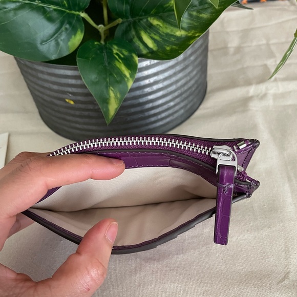 New✨ britten embossed zip card case - Picture 9 of 12